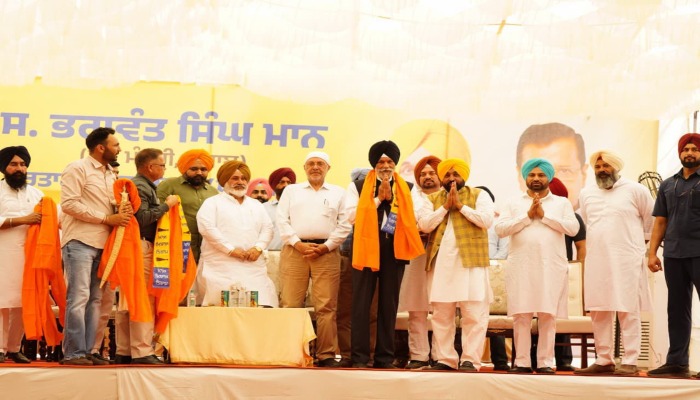 पंजाब के पूर्व मंत्री सुरजीत सिंह रखड़ा आम आदमी पार्टी में शामिल, सीएम मान ने किया स्वागत
