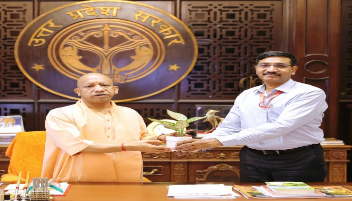 उत्तर रेलवे लखनऊ मंडल के डीआरएम ने की सीएम योगी से मुलाकात