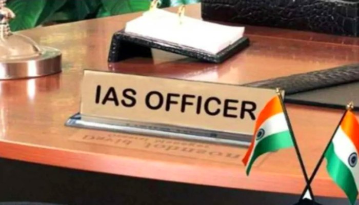 UP  IAS Transfers: यूपी में बड़ा प्रशासनिक फेरबदल, कई IAS अधिकारी इधर से उधर