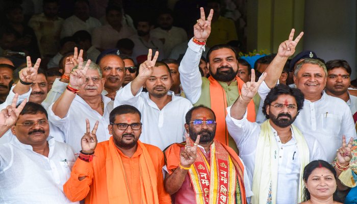 Bihar MLC Elections: मंत्री दीपक प्रकाश का पत्ता साफ, निशांत-पवन सिंह समेत सभी 10 उम्मीदवार निर्विरोध जीते