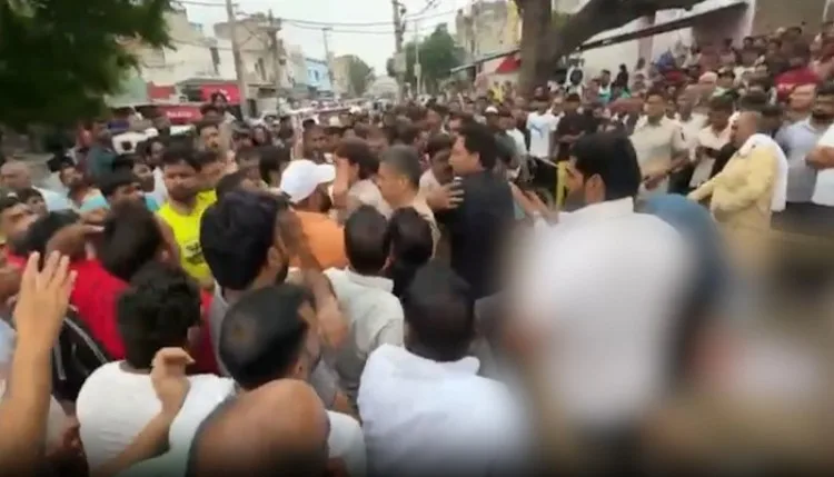दिल्ली के नरेला में प्रॉपर्टी डीलर की हत्या, इलाके से सनसनी