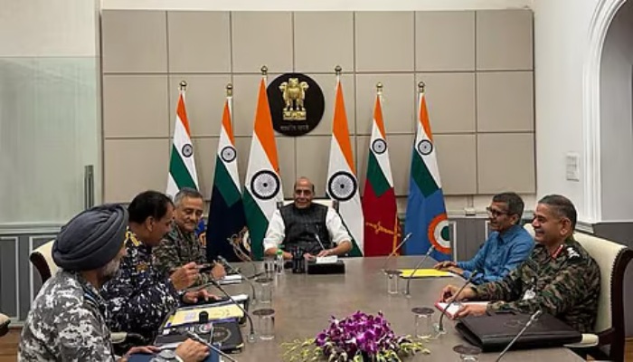 Operation Sindoor की पहली वर्षगांठ पर आयोजित तीनों सेनाओं के संयुक्त कमांडर्स सम्मेलन में आधुनिक युद्ध के नए आयामों  पर होगा मंथन, रक्षा मंत्री करेंगे शिरकत