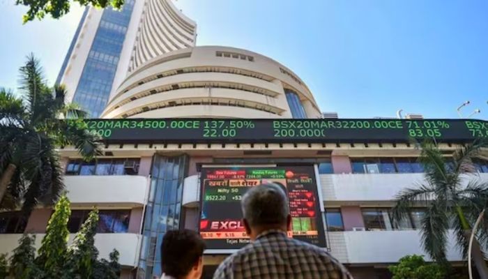 Share Market: ट्रंप के टैरिफ बम से डगमगाएगा शेयर बाजार ! क्या दिखने लगा 50% Trump Tariff का असर