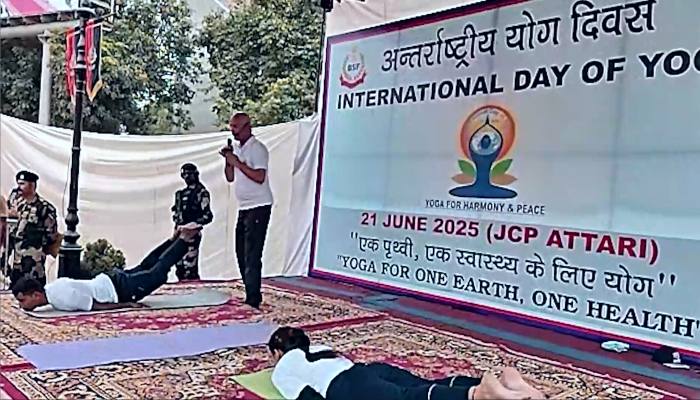 International Yoga Day 2025: अटारी-वाघा बॉर्डर पर BSF जवानों ने मनाया योग दिवस