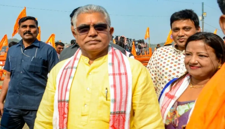 Kolkata में फर्जी पास बेचने का आरोप, पूर्व मंत्री इंद्रनील सेन के ठिकानों पर ED के छापे