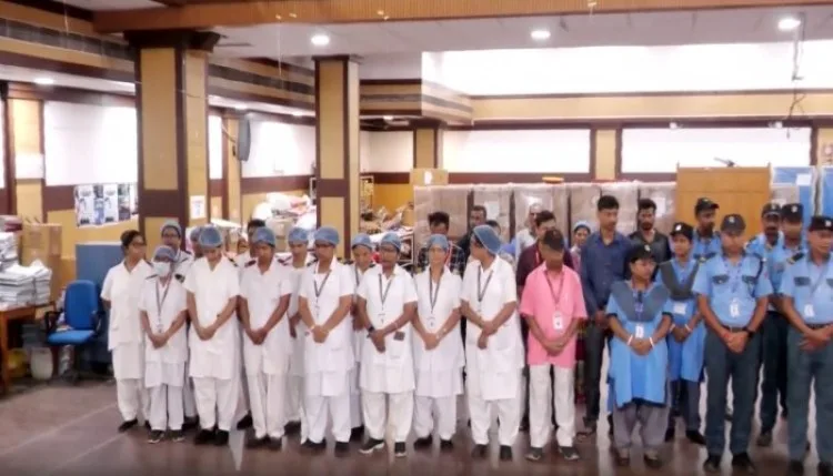 पश्चिम बंगाल के सरकारी अस्पतालों में आरजी कर रेप-मर्डर पीड़िता को दी गई श्रद्धांजलि
