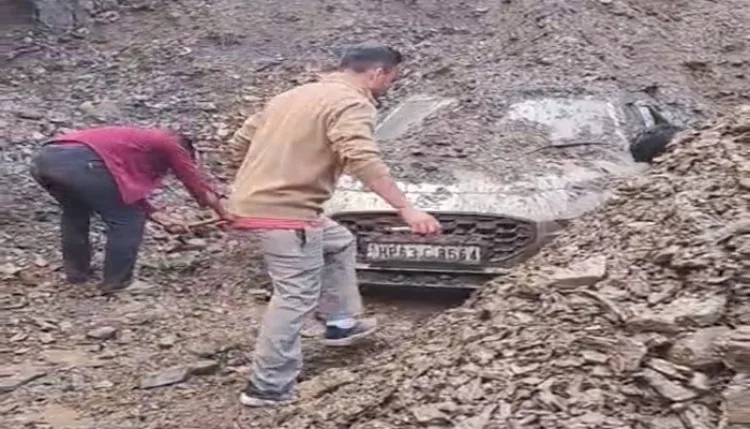 माॅनसून से पहले आफत बनकर आई बारिश, शिमला में मलबे में दबीं गाड़ियां, भारी बारिश का अलर्ट