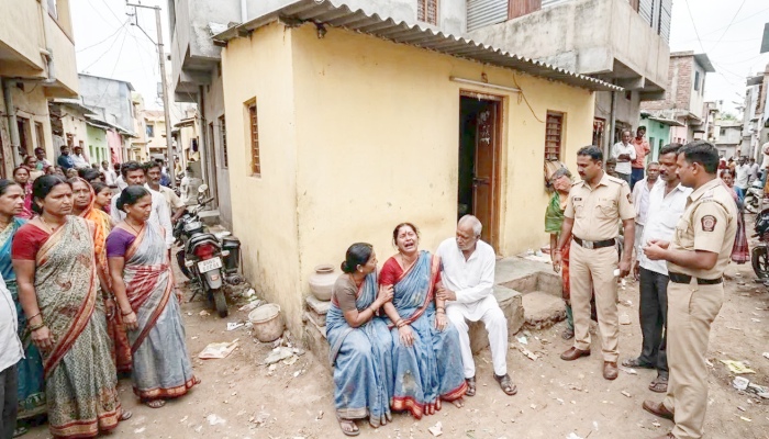 पुणे में जहरीली शराब का कहर: एक ही परिवार के तीन लोगों समेत 12 की मौत, सीएम फडणवीस ने दिए कड़ी कार्रवाई के आदेश