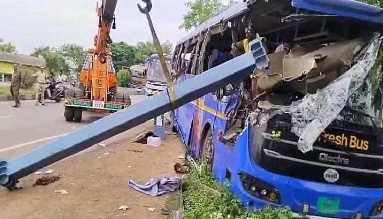 Telangana: खड़े कंटेनर में घुसी तेज रफ्तार बस, 6 यात्रियों की मौत