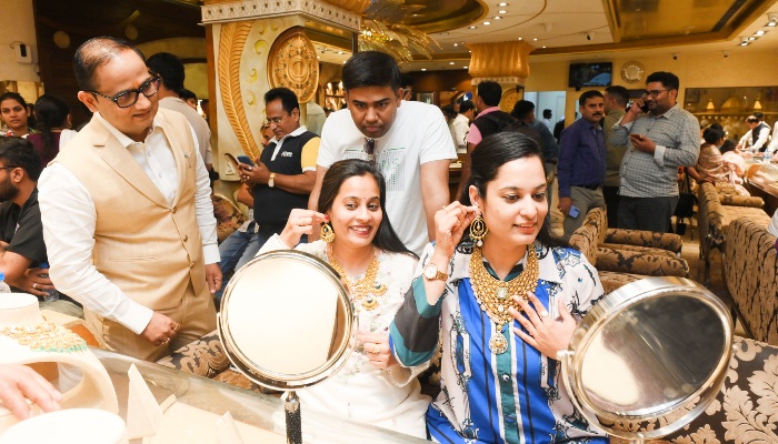 त्योहारी मांग ने बढ़ाई बाजार की रौनक, GST 2.0 सुधारों और शुभ मुहूर्त में डिलीवरी से मिली रफ्तार