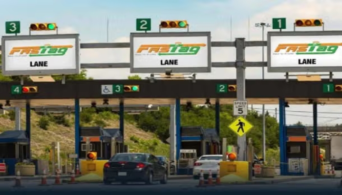 Fastag Annual Toll Pass: वार्षिक टोल पास योजना को पहले दिन मिली जबरदस्त प्रतिक्रिया, 1.4 लाख फास्टैग यूजर्स ने खरीदा पास