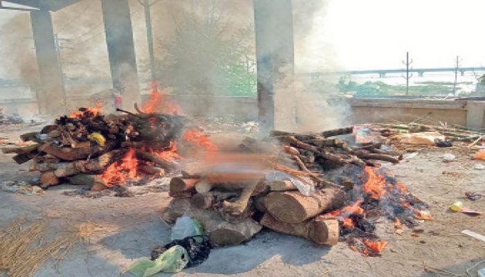 सड़ा-गला शव पीठ पर लादकर ले जाने के मामले में परिजनों को गुमराह किया गया: मेडिकल कॉलेज सीएमएस सचिन माहौर