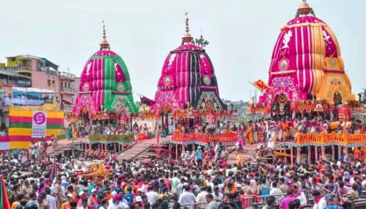 Jagannath Rath Yatra: भारी बारिश के बीच पुरी में 'रथ यात्रा' के लिए उमड़ा सैलाब, जय जगन्नाथ के जयकारों से गूंज उठा शहर