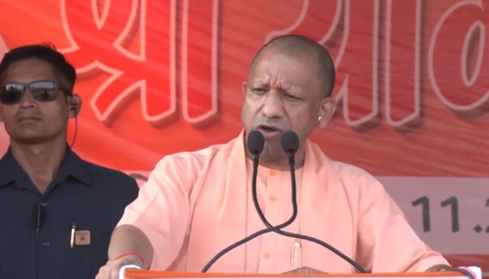 बिहार को बांटने वालों को बिहार की जनता जवाब देने के लिए तैयार है : सीएम योगी