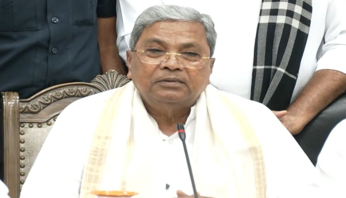 Karnataka CM News: ‘आलाकमान का निर्देश मिलते ही...’, मुख्यमंत्री पद से इस्तीफा देकर भावुक हुए सिद्धारमैया