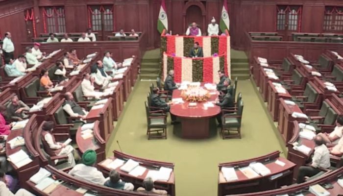 Delhi Vidhan Sabha: दिल्ली विधानसभा की सुरक्षा में सेंध, परिसर में घुसे संदिग्ध को पुलिस ने पकड़ा