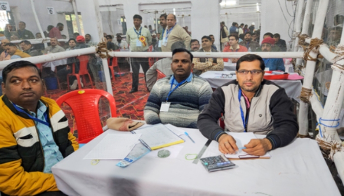 बिहार चुनावः एनडीए को शुरुआती रुझानों में स्पष्ट बढ़त