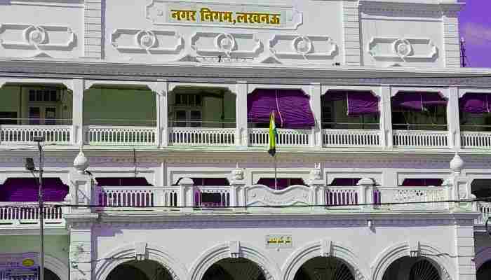 नगर आयुक्त के निर्देश, एक कान से सुन दूसरे से निकाल रहे अधिकारी