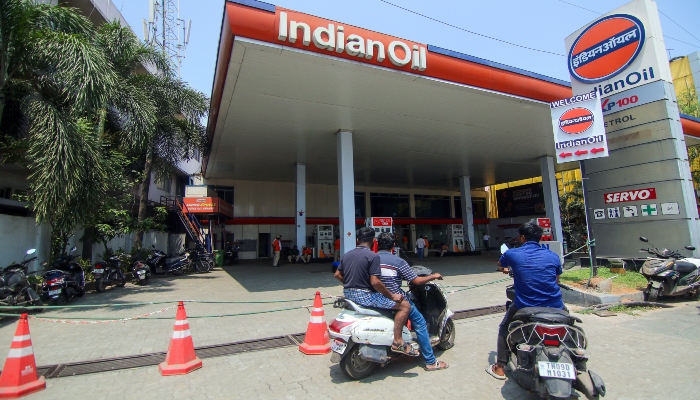 Petrol-Diesel Price Hike: महंगाई का झटका! पेट्रोल-डीजल के दाम बढ़े, नए रेट आज से लागू