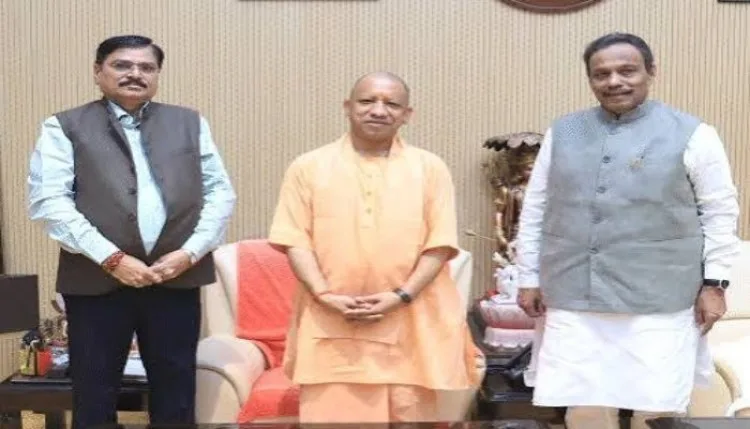 यूपी में 2027 की चुनावी तैयारी हुई तेज, विनोद तावड़े ने मुख्यमंत्री से की मुलाकात