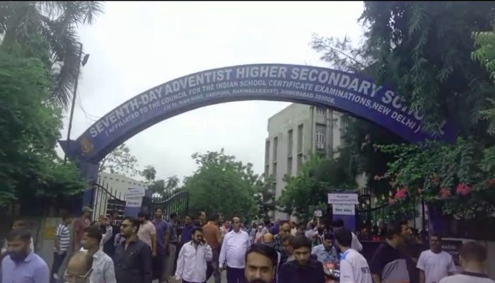 Ahmedabad Student Murder: अहमदाबाद में 8वीं के छात्र की चाकू मारकर हत्या, स्कूल के बाहर भारी बवाल
