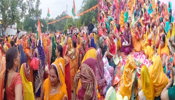टीकर गांव में आयोजित हुआ दुख-दुरिया महोत्सव एवं तिरंगा यात्रा का भव्य आयोजन
