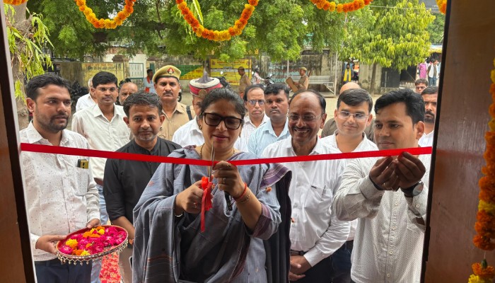 जिलाधिकारी ने किया विकास खण्ड-पहाड़ी में आधार सेवा केन्द्र का उद्घाटन