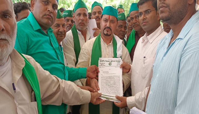 भारतीय किसान यूनियन राष्ट्रपुत्र ने एसडीएम को सौंपा ज्ञापन