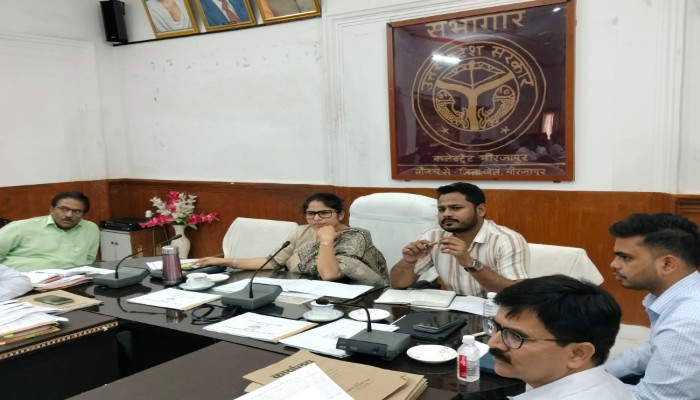 विद्युत कर्मचारी संघर्ष समिति का हड़ताल का ऐलान, डीएम ने की अधिकारियों संग बैठक