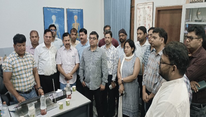 अवध ऑर्थो सेंटर पर जांच के लिए पहुंची स्वास्थ्य विभाग की टीम, डॉक्टर्स ने किया विरोध