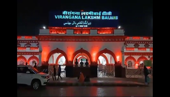 ड्राइवर द्वारा शव को पीठ पर लादकर श्मशान घाट तक ले जाने का हुआ वीडियो वायरल, उठे सवाल