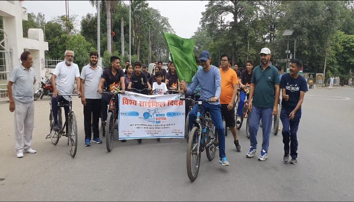 साइकिल दिवस पर रामपुर में विभिन्न स्थानों पर साइकिलिंग कार्यक्रम किए गए आयोजित