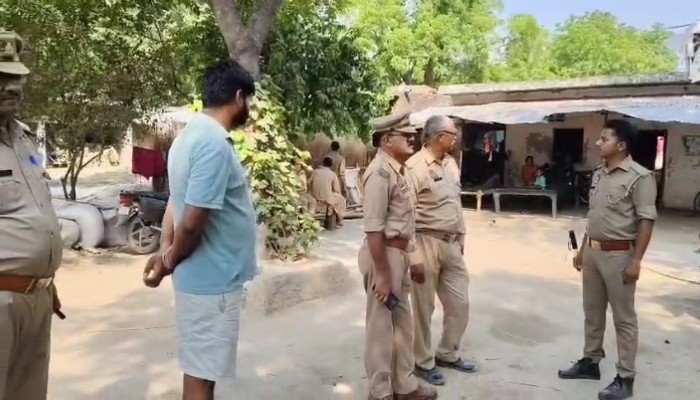 जमीनी विवाद में मां-बेटे की हत्या, गांव में भारी पुलिस बल तैनात