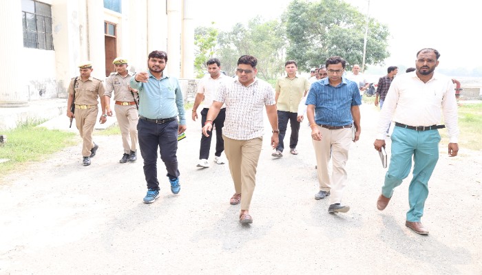सरकारी जमीन से अवैध कब्जा हटवाने में करें मददः डीएम