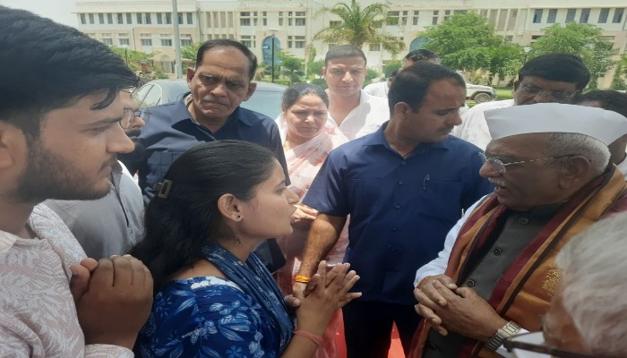 बृज विश्वविद्यालय में रिक्त पद भरने की मांग