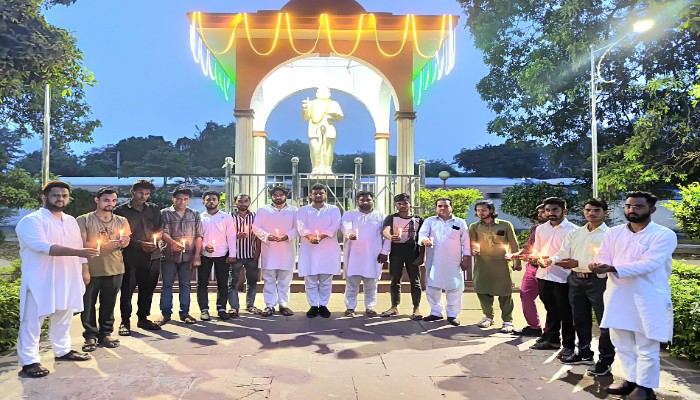 एयर इंडिया विमान हादसे में मारे गए लोगों को कांग्रेसियों ने दी श्रद्धाजंलि