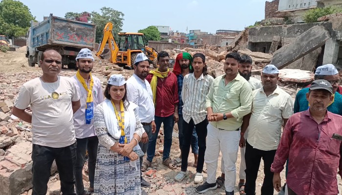 आम आदमी पार्टी के नेताओं ने बुलडोजर कार्रवाई के पीड़ितों से की मुलाकात