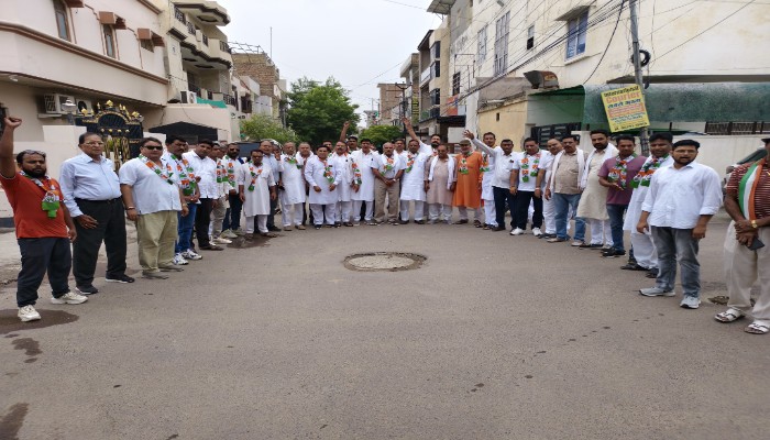 पानी की कटौती को लेकर कांग्रेस का श्रीगंगानगर में प्रदर्शन , विधायक कुन्नर बैठे अनिश्चितकालीन धरने पर
