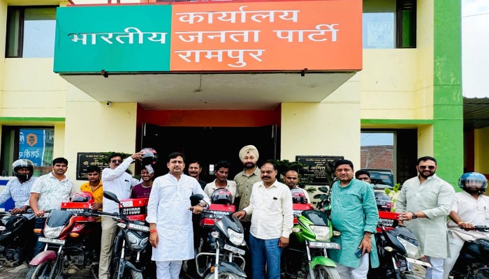 दो पहिया वाहन चलाएं, तो हेलमेट जरूर लगाएं : हरीश