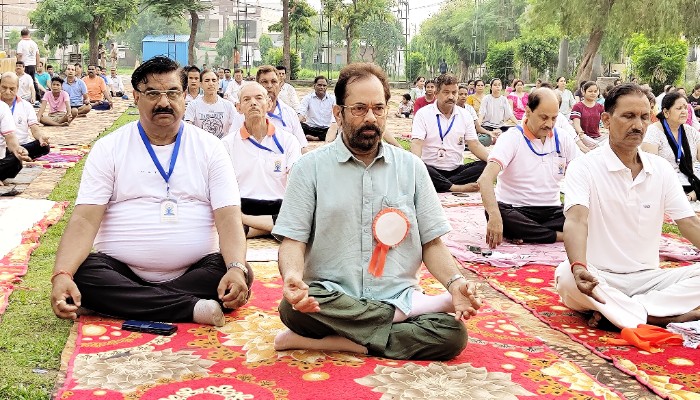 पूर्व केंद्रीय मंत्री नक़वी योग दिवस पर रामपुर में 21 जून को योगा करेंगे