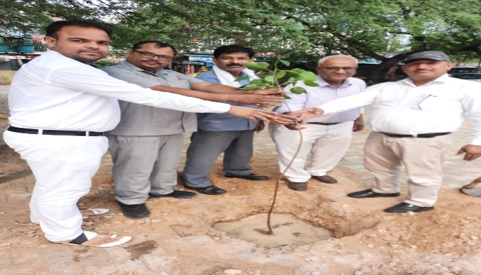 पर्यावरण के प्रति जागरूक जाटूसाना स्टेशन के अधीक्षक इलाके में प्रेरणा के स्त्रोत