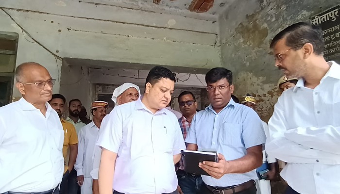 सीतापुर आई हॉस्पिटल का डीएम ने किया निरीक्षण, 300 बेड के हॉस्टल निर्माण की योजना को मिली मंजूरी