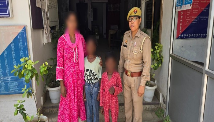 पुलिस ने पेश की मानवता की मिशाल, परिजनों को सौंपी गुमशुदा बच्चियां