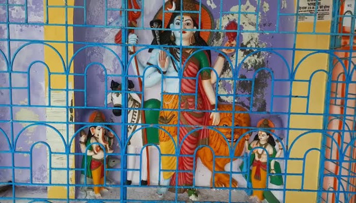 भक्तों के इन राहों में बड़े गड्ढे हैं, साहब! सावन भी करीब है, कांवड़ भी लाना है