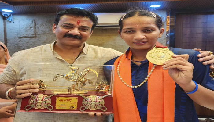 इमरोज खान ने वर्ल्ड पुलिस गेम्स में बॉक्सिंग स्वर्ण पदक जीता, झांसी में हुआ भव्य सम्मान