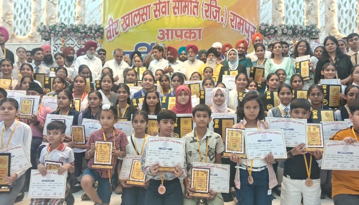 वीर खालसा सेवा समिति ने होनहार बच्चों को किया सम्मानित