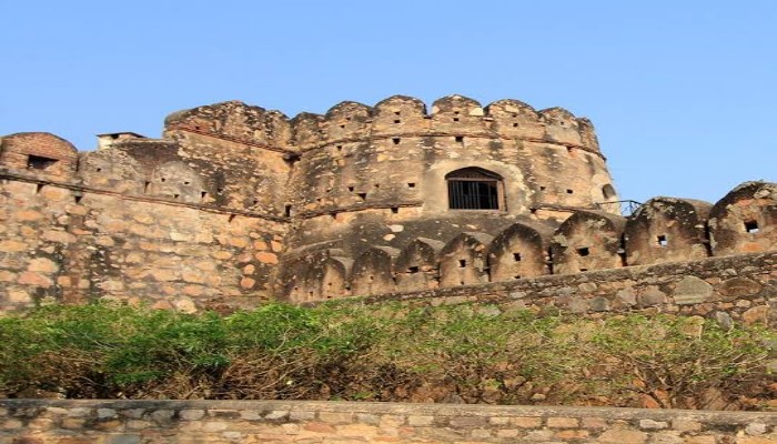 उचित रख रखाव ना होने से रानी लक्ष्मी बाई का किला हो रहा जर्जर