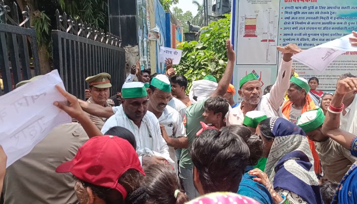मकान के बदले मकान, जमीन के बदले जमीन, भारतीय किसान यूनियन अराजनैतिक ने किया विरोध प्रदर्शन