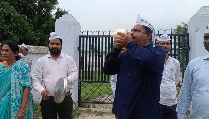 27000 स्कूल बंद कर, 27308 शराब की दुकानें खोल रही योगी सरकार : अनिल प्रजापति