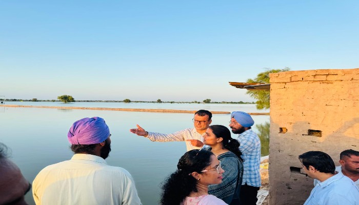 जिला कलेक्टर ने किया बहाव क्षेत्र का निरीक्षण, सिंचाई विभाग को दिए निर्देश
